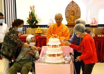 幸福「萬歲」  近500位長者齊聚法鼓山慶生迎重陽