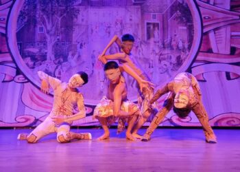 滿街喪屍橫行、場景氣氛驚悚 百年骨宅鬼屋人氣爆棚數千人朝聖