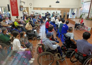 可脊時關懷 醫齊守護」義診 「據在一起 讚放光采」長者聯歡 慈濟高雄靜思堂溫馨四溢