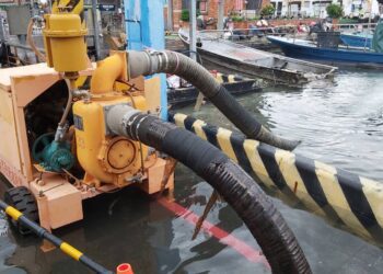 高雄沿海低窪地區積淹水　因為蘇拉颱風及天文大潮影響