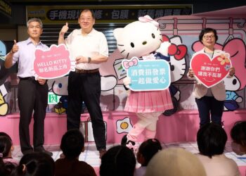 這款悠遊卡會「說話」！Hello Kitty彩繪列車化身立體悠遊卡 捷運商品館、臺北捷運官方直營蝦皮商城同步開賣