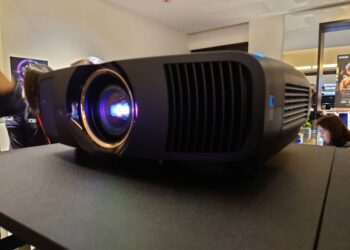 解放色彩「高亮」時代來臨！Epson 發表 4K 雷射投影機 EH-QB1000B