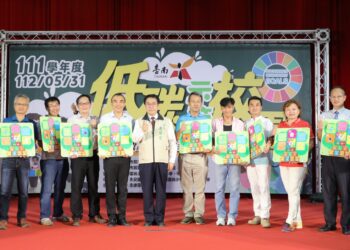 光電搭配升級節能　台南低碳校園獲永續行動獎榮譽　