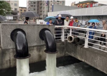 蘇拉颱風來襲 高市桃源區明天停止上班上課 市長視察防汛整備