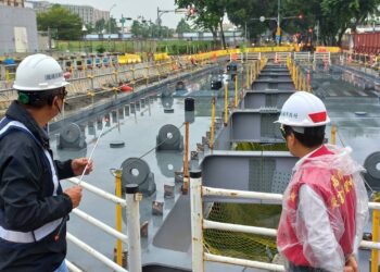 海葵颱風來勢洶洶 林副市長巡視輕軌龍華橋吊裝工程及防汛整備