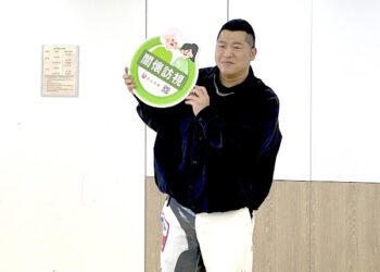 草爺幫母親開設頻道先談好分成 為籌拍電影請示城隍爺連獲六聖杯