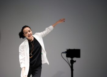 許芳宜SOLO身體影像藝術展　羅東文化工場展出