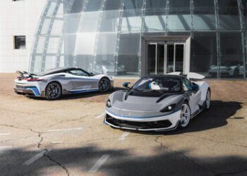 AUTOMOBILI PININFARINA 製造定制的雙款超級跑車：REVERSARIO 和 ANNIVERSARIO —-值得慶賀的平衡感