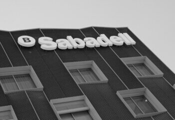 Banco Sabadell 選擇 DXC 透過由人工智能驅動的接達性測試，推進金融包容性