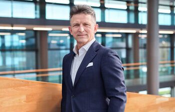 tesa 管理層人事變動：Kourosh Bahrami 博士接替 Norman Goldberg 博士