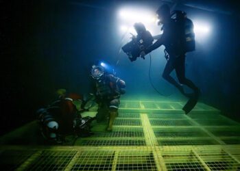 伍迪哈里遜、劉思慕、芬恩柯爾將真實「北海」災難搬上大銀幕 《窒息倒數》讓觀眾「屏住呼吸」