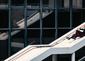 《爆裂點》上演一場極致暴力緝毒大戰 張家輝與陳偉霆為抓毒販反目成仇