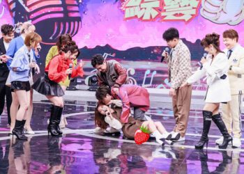 《綜藝一級棒》陳孟賢索吻 女歌手驚嚇倒地裙下走光