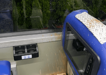 奧客車上吃檳榔搞得座位如命案現場 ？司機發文：心很累 網友怒轟：垃圾人