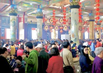 點燈祈福安太歲龍來逗陣「桃園護國宮」 祈求一年好運龍總來！
