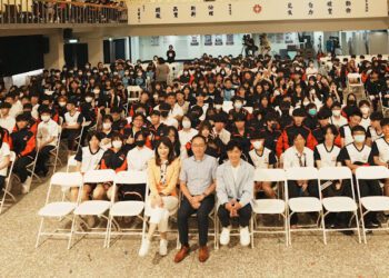 中天主播職人講座開跑 盧秀芳、簡至豪育達高中開講零隔閡