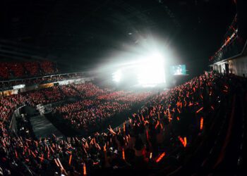 《顛倒世界 巡迴演唱會》從千人LIVE演唱會到萬人朝聖 八三夭唱出好口碑