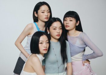 華語樂壇首支四胞胎姊妹樂團成軍 紅飛林現身揭團名密碼