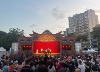 唐美雲歌仔戲團經典呈現天鵝宴 豐原登場