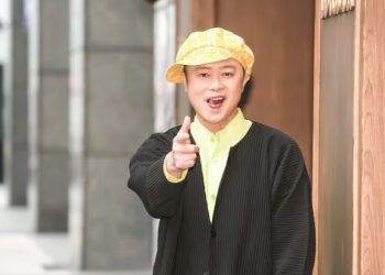 與抹香鯨共遊畫面場面震撼！彈頭靈感噴發 完成驚世之作