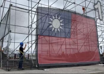 因應小犬颱風帶來強陣風 中市預防性撤離迎賓廊道國慶燈飾