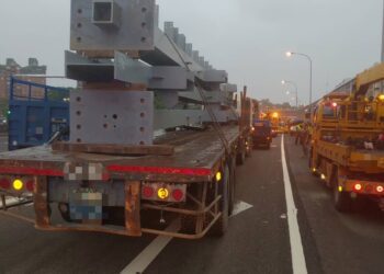 國道1連環車禍！　聯結車追撞前車釀4車相撞2人受傷