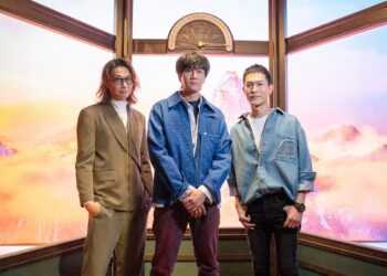 宇宙人再攀5362公尺喜馬拉雅山　搭時空穿越電梯「回到未來」突破天際