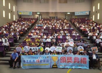 12位長青繪畫獲獎，藉創作活出身心樂活 4名百歲人瑞獲獎，活動成果獲各界肯定