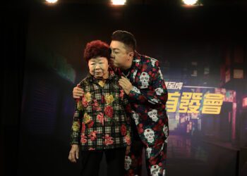 58歲董至成首次挑戰饒舌歌唱跳！86歲董媽媽為愛子站台