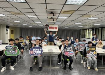 國立高雄科技大學師生 探索高雄區監理所交通安全體驗活動