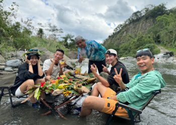 四小福前往山區部落體驗生活 艾美品嘗豐年祭「血肉模糊湯」完全招架不住