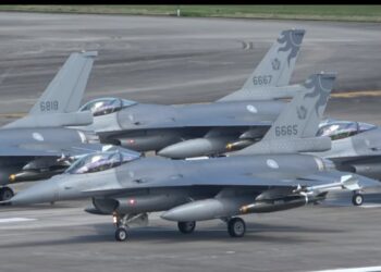 強勢出擊！F-16V掛載MK-84 2000磅炸彈轟炸靶船！