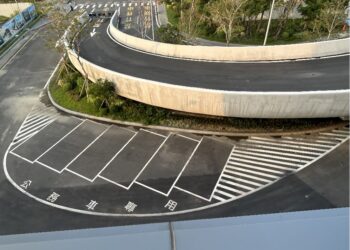 許采蓁質詢高雄旅運中心作為國門，第一印象卻讓人看到行人地獄