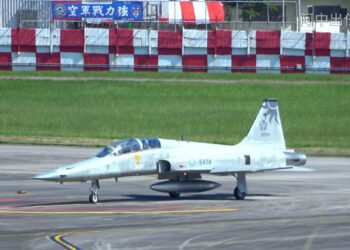 RF-5E 偵查虎不除役!明年繼續翱翔!台東志航F-5F空對地訓練