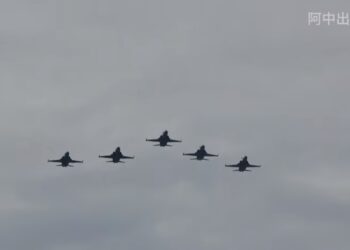 即將消失！Ｆ-5 老虎除役前最後一次編隊衝場！老虎勇鷹世代接替！