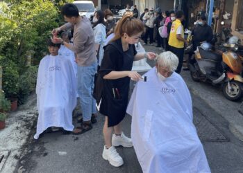 「植街剪」免費義剪營業中-來自無家者友善中繼住宅的溫暖