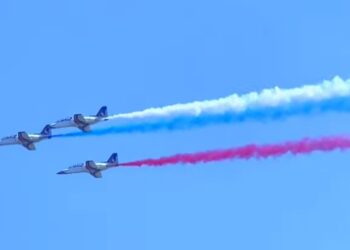 空軍已陸續接收勇鷹高教機達22架，計畫將於空軍官校12月1日編成飛行訓練指揮部，今（23）日空軍官校進行AT-3高教機及勇鷹高教機全兵力預演。 「勇鷹」高教機將取代AT-3教練機和F-5E/F戰鬥機擔任的部訓機角色，共有66架，其中33架將優先替換F-5訓機角色，並在今年底將F-5E/F汰換，預計在2026年完成交機，為台灣空軍提供更現代化的訓練機。 飛官養成教育未來將從原本「3階段3機種（T-34初教機、AT-3高教機、F5部訓機等3機種）」，精進為「3階段2機種（T-34初教機、勇鷹高教機等2機種）」，有利銜接未來F-16V等先進戰機戰訓任務。