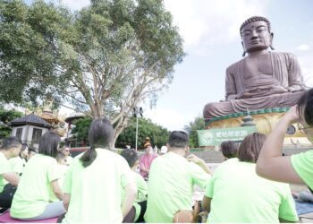 新療癒生活法！彰化大佛前百人親子瑜伽活動 造成追風潮