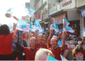 鍾易仲平時就為客家幹大事，批對手選前才蹭客家票