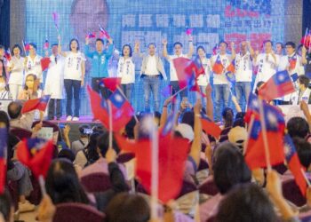 醫事團體喊「只有侯友宜聽見我們聲音！」