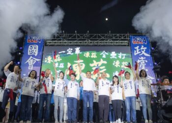 侯友宜高雄造勢晚會 近5萬高雄鄉親力挺！ 韓國瑜妙語再掀高潮