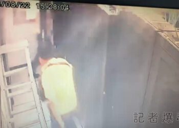 （有片）南投稅務局二氧化碳突然釋放　人員逃竄畫面曝光