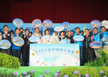 睽違兩年合體新社花海！台中國際花毯節11/11登場 打造5樓高「浮空」花卉城堡