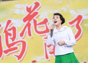 11/13竹縣文化局美術館音樂與藝術饗宴 簡文秀高歌鼓舞「北師·竹塹藝術展」