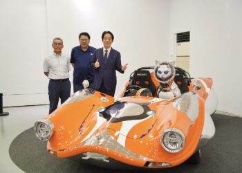 看海美術館《船仔貓》特展超夯　賴副總統南下參觀