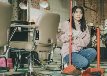 《鹽水大飯店》甜妹許莉廷床上向吳子霏撒嬌　洗頭技術獲謝麗金讚許