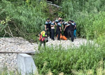 （墜落山坡救援片）男子晨運不慎墜落山坡　警消合力救起