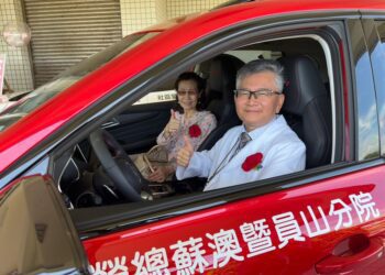 感念蘇、員榮醫療照顧　捐贈二部公務車完成陶正國遺願