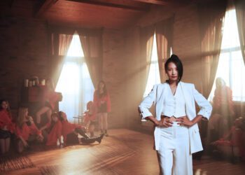 陳忻玥趴開雙腿大跳M字腿舞 與師弟檔耳鬢廝磨交流演戲情感自然不尷尬