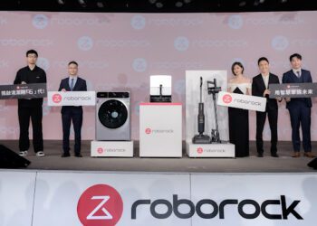 Roborock石頭科技首創AI機械手臂掃拖機器人 開啟智慧清潔「跨石代」革新！